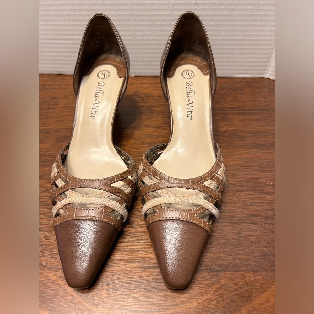 Bella Vita Womens leather slip on heels Size 7M square toe 2 1/2” heel